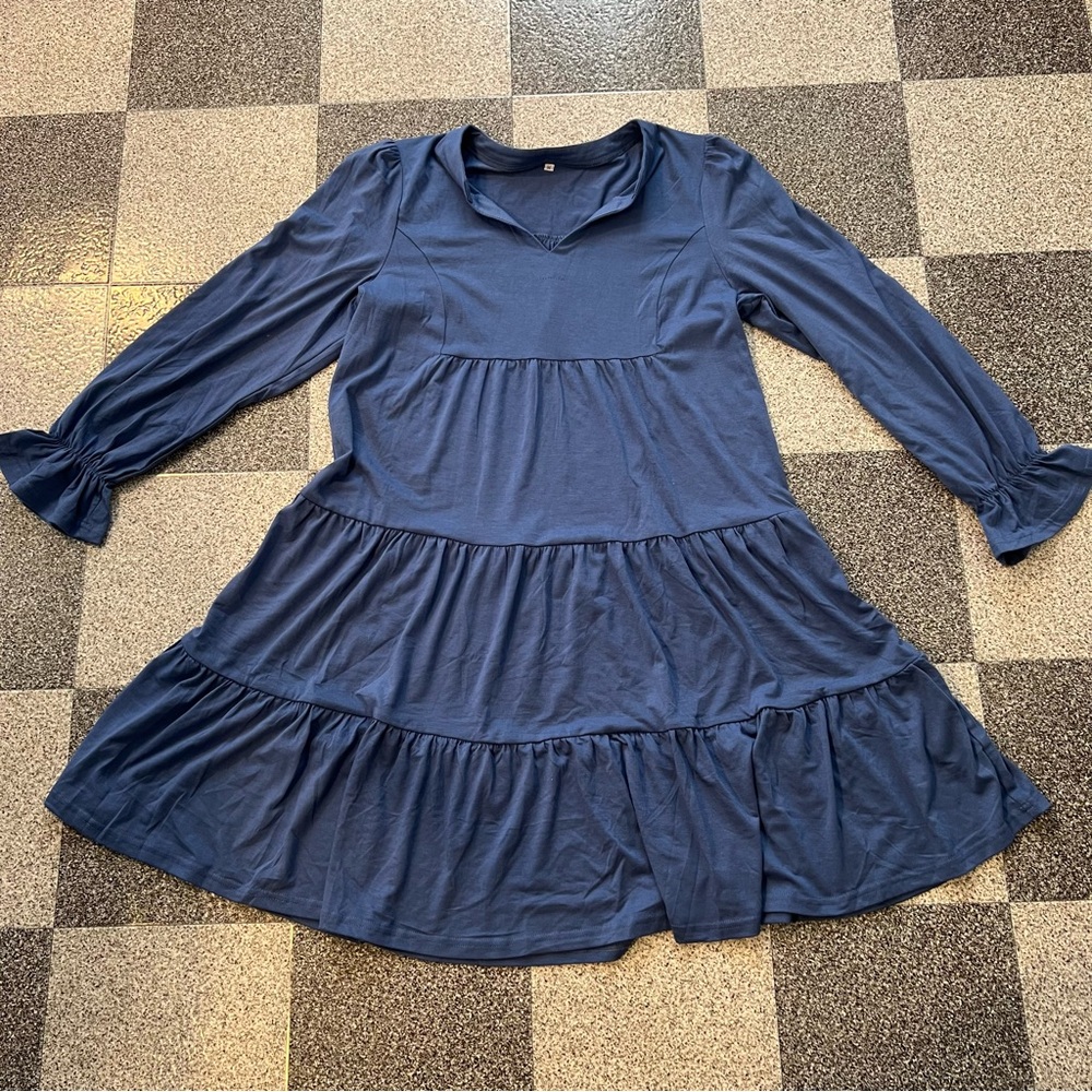 ❤️3/$1:NWOT Long Sleeve Tiered Midi Dress in Blue- M - Picture 2 of 6